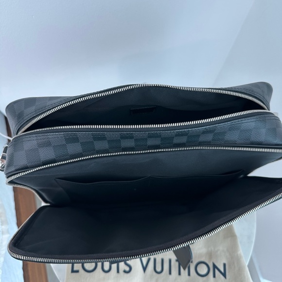 Louis Vuitton iCare Bag Damier Graphite - Picture 14 of 15